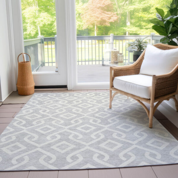 9' X 12' Silver And Ivory Geometric Washable Indoor Outdoor Area Rug