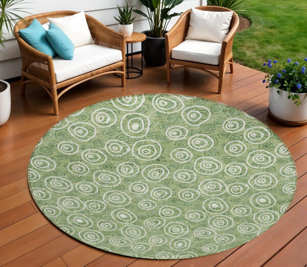 8' Green And Ivory Round Geometric Washable Indoor Outdoor Area Rug